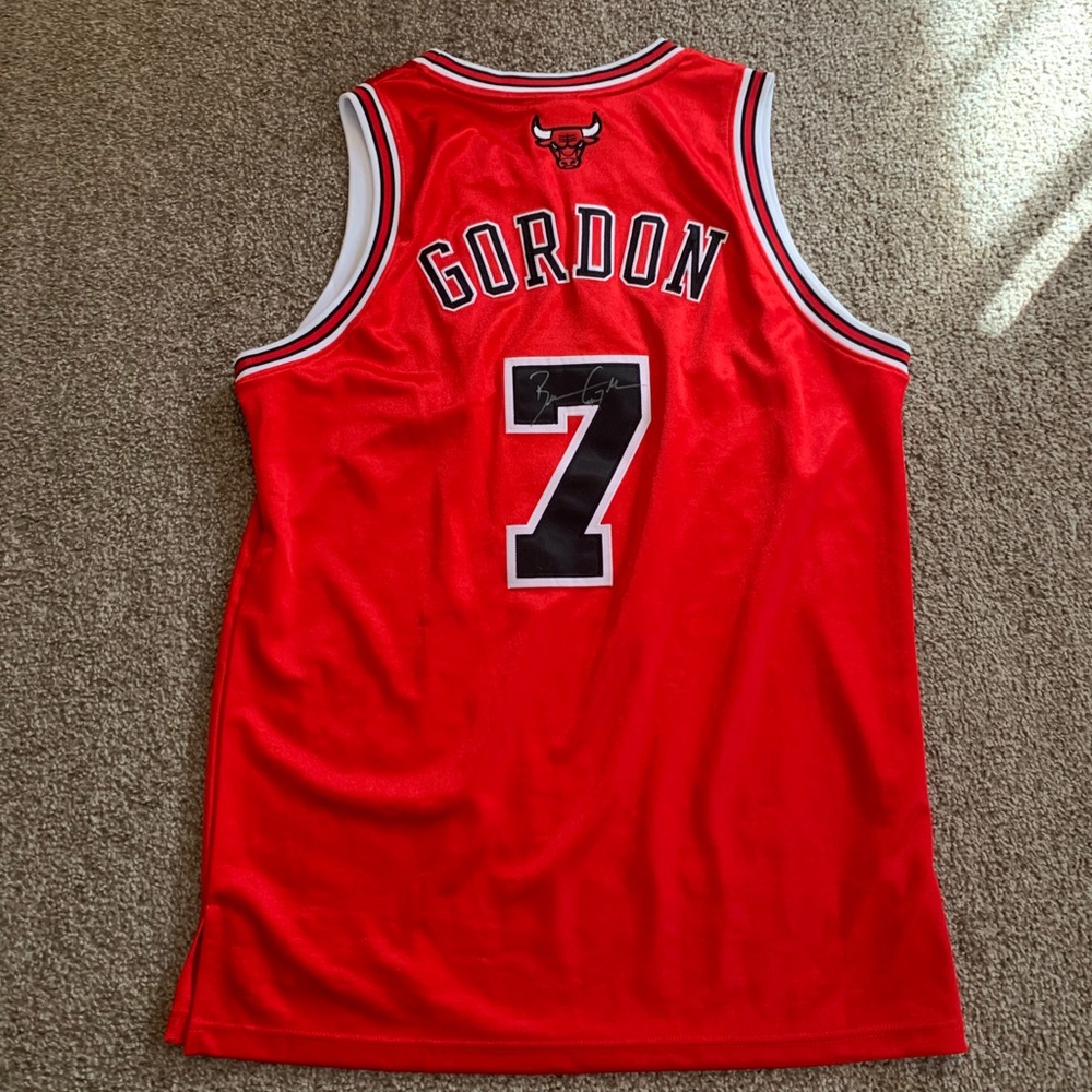 Signed Chicago Bulls Ben Gordon Jersey